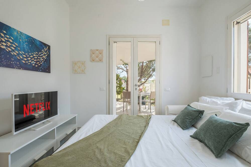 [Stunning Villa]private garden-front beach-parking [Smart Tv Wi-Fi] in Solanas, Comune di Sìnnia