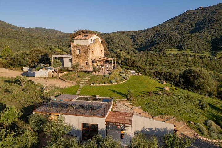Location de vacances pour 6 personnes, avec jardin ainsi que piscine et jacuzzi à Fozzano - 3