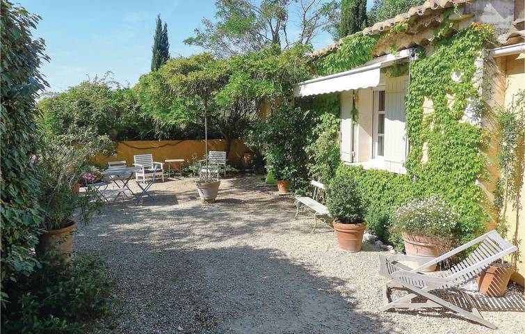 Location de vacances pour 4 personnes, avec piscine et jardin au Parc naturel régional des Alpilles - 2