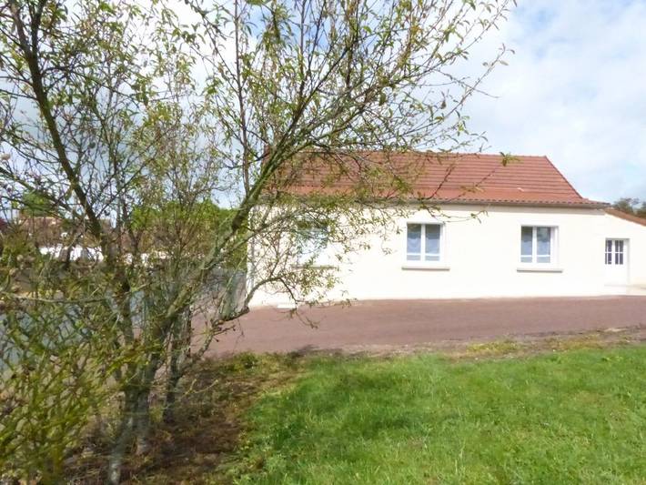 Gîte pour 10 personnes, avec terrasse et jardin dans Valigny