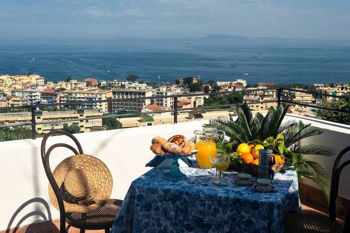Casa vacanza per 4 persone, con panorama e giardino a Sorrento