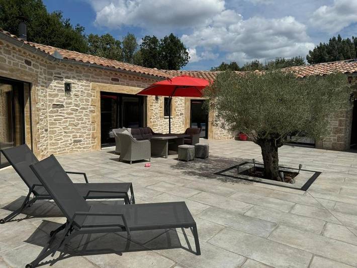 Gîte pour 10 personnes, avec jardin ainsi que piscine et terrasse à Vézénobres - 4