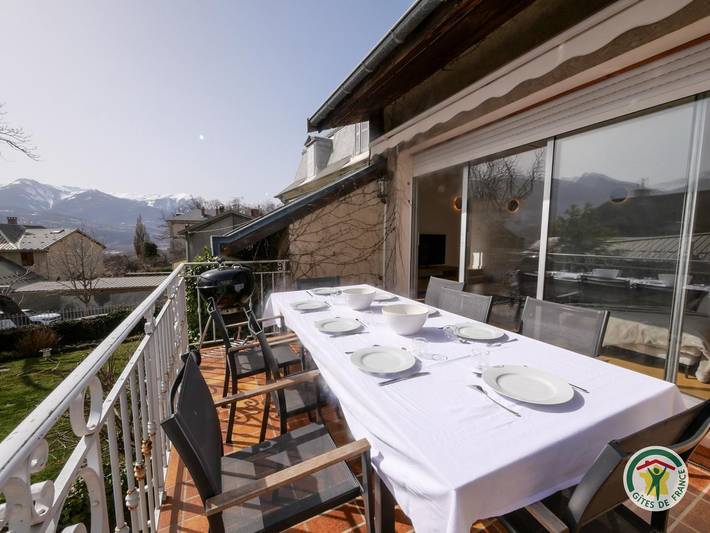 Cozy Gite with Parking, TV, Fireplace near Lake & River in Embrun, Écrins National Park
