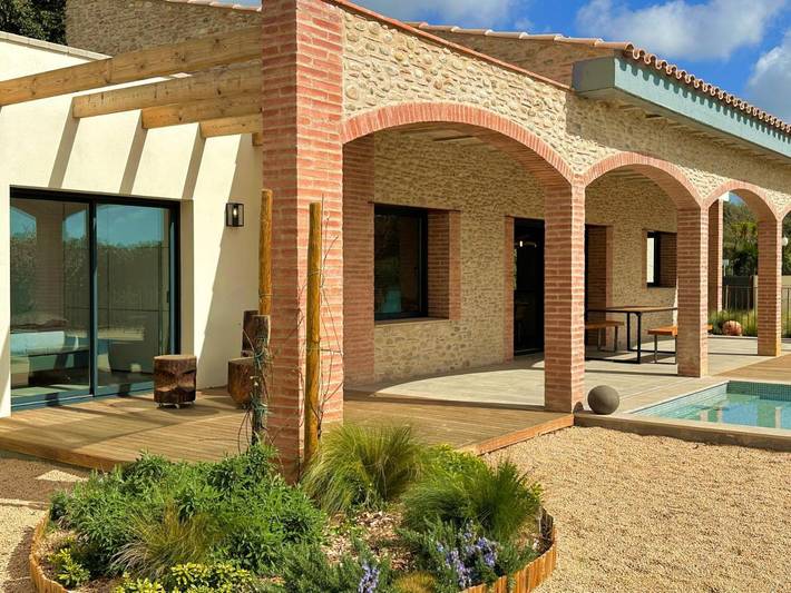 Location de vacances pour 8 personnes, avec piscine ainsi que jardin et vue à Peralada - 2