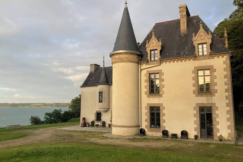 Chateau au bord de la mer in Carantec, Ceinture Dorée