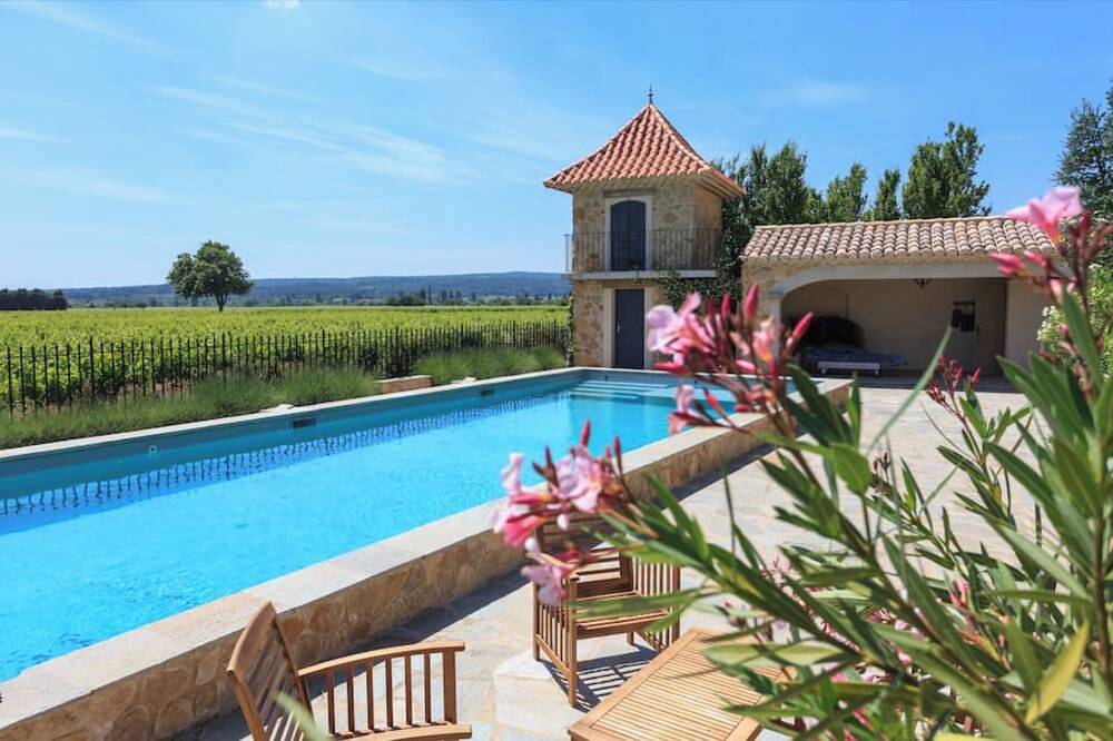 Diwine Provence, Domaine viticole, Piscine chauffée 15x5m in Sainte-Cécile-les-Vignes, Vaucluse