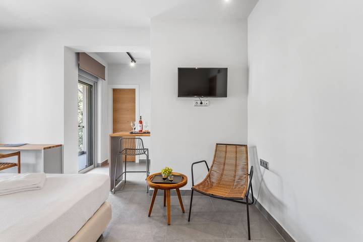 Ferienwohnung für 2 Personen, mit Balkon und Terrasse sowie Garten und Pool