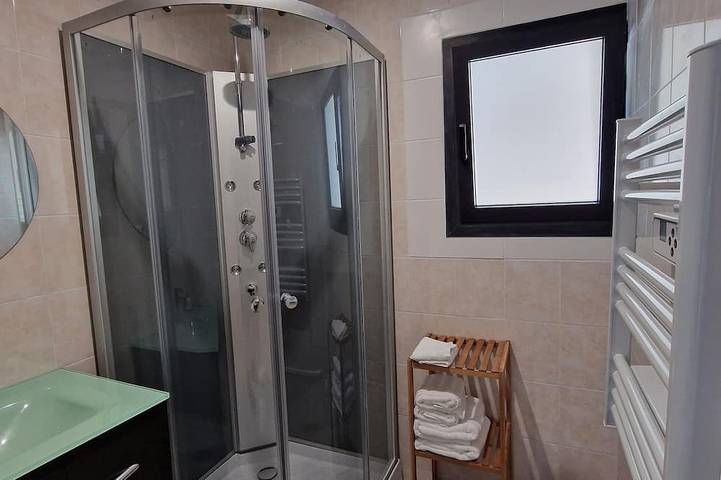 Entire apartment, Apartment T2 Le Port Miou in ground floor villa located 5 km from Cassis in Carnoux-en-Provence, Mediterranean Coast (France)