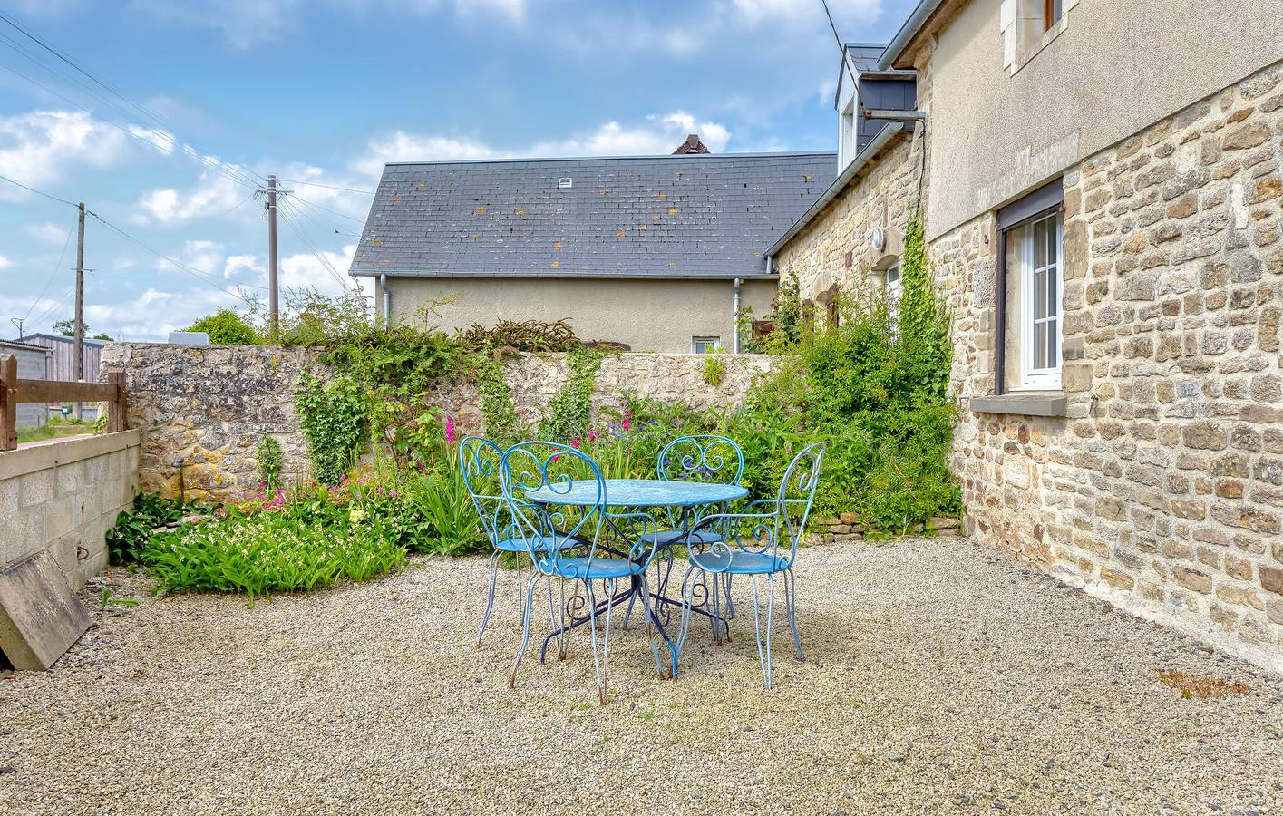 Acogedor apartamento con jardín cerca del centro de Méautis con WiFi y aparcamiento in Méautis, Côte de la Déroute
