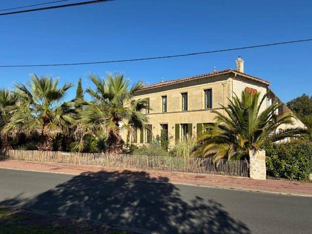 Location de vacances pour 2 personnes, avec piscine et jardin à Braud-et-Saint-Louis