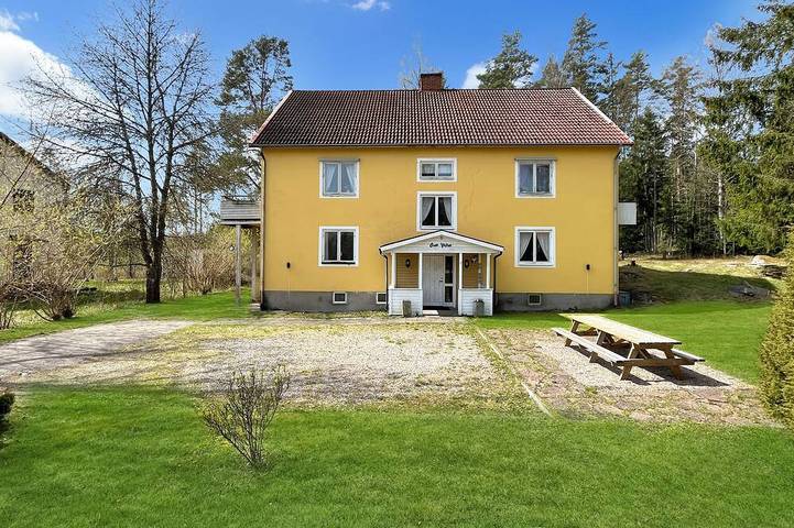 Ferienhaus für 20 Personen, mit Garten und Balkon in Smaland