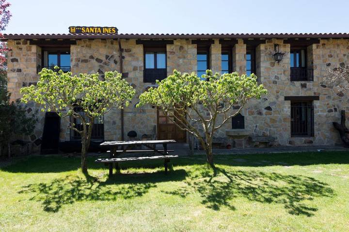 Hôtel pour 3 personnes, avec jardin et vue, adapté aux familles à Vinuesa - 2