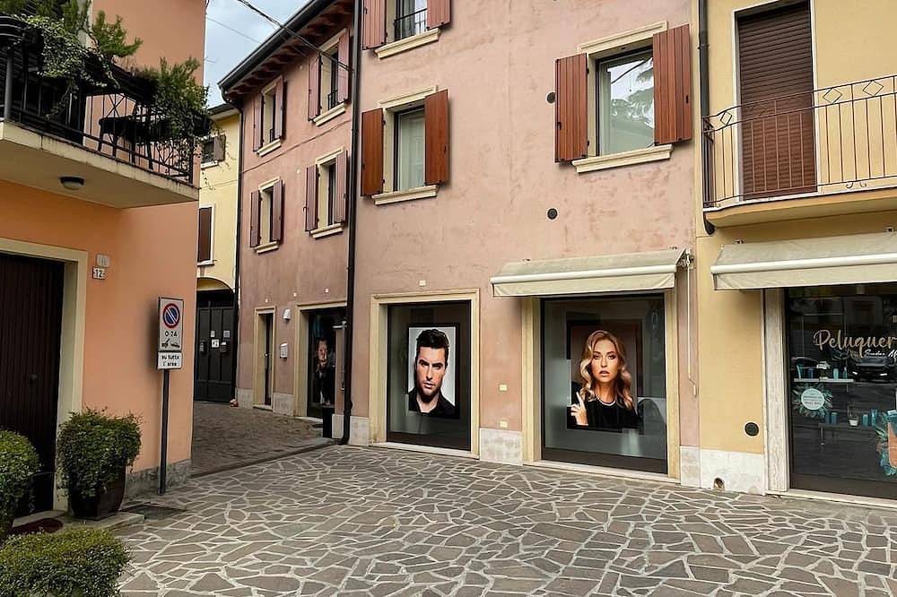 Entire apartment, Apartment 'Appartamento Melissa' with Wi-Fi and Air Conditioning in Valeggio sul Mincio, Verona Province