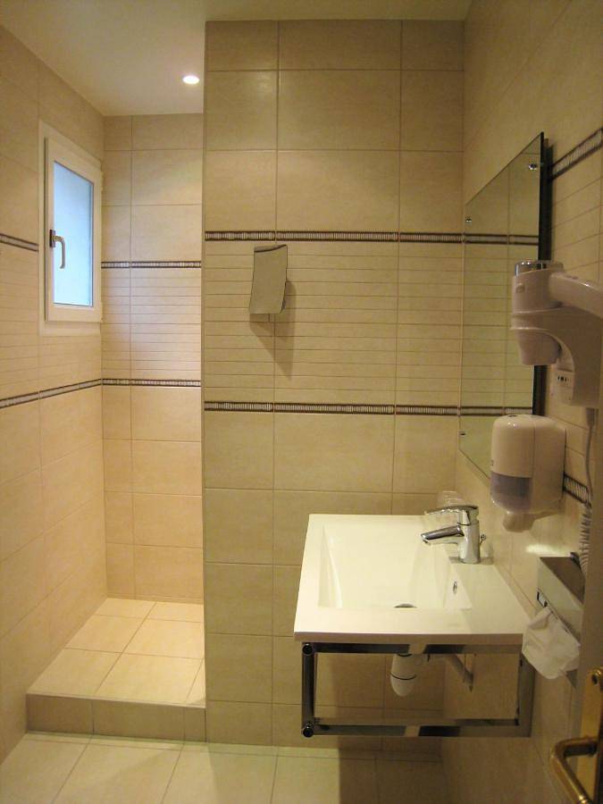 Hôtel pour 14 personnes, avec terrasse à Villers-Cotterêts - 3