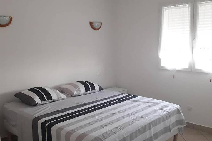 Location de vacances pour 9 personnes, avec terrasse et jardin dans Plage de Vardiola - 3