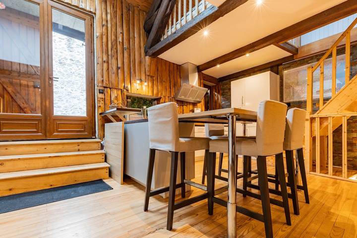 Vakantiehuis 'Maison De Village' met privéterras in Orgeix, Franse Pyreneeën