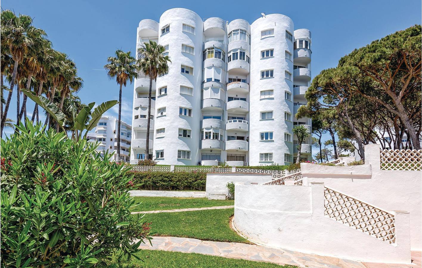 Ganze Ferienwohnung, Rückzugsort am Strand: 65qm, Parkplatz, AC, Pool & Terrasse in Sitio de Calahonda, Mijas