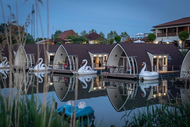 Ferienwohnung für 5 Personen, mit Terrasse und Garten sowie Sauna und Seeblick