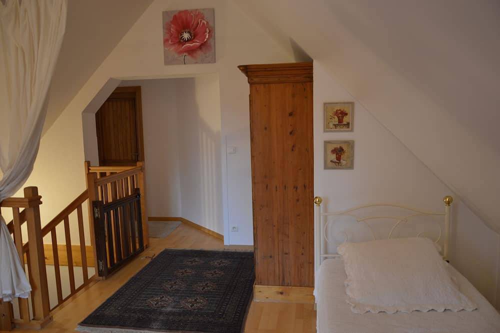 Independent lodging in a huge private park in Ribeauville in Ribeauvillé, Parc naturel régional des Ballons des Vosges