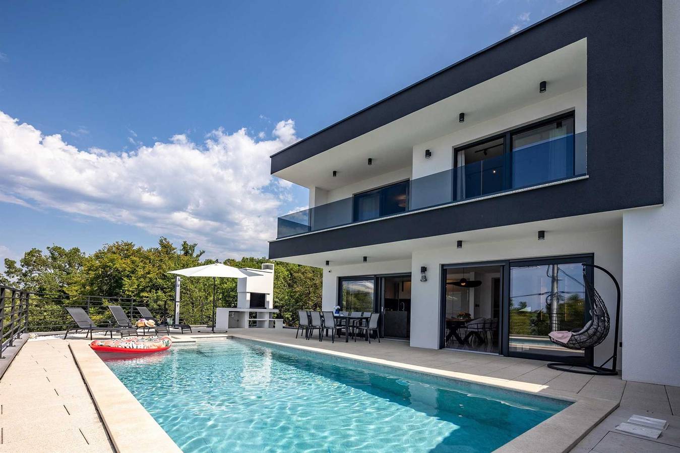 Villa voor 8 personen met terras in Vrh Martinscice, Primorje-Gorski Kotar