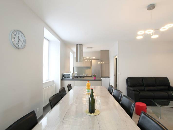 Gîte pour 9 personnes, avec jardin, animaux acceptés à Baudreville