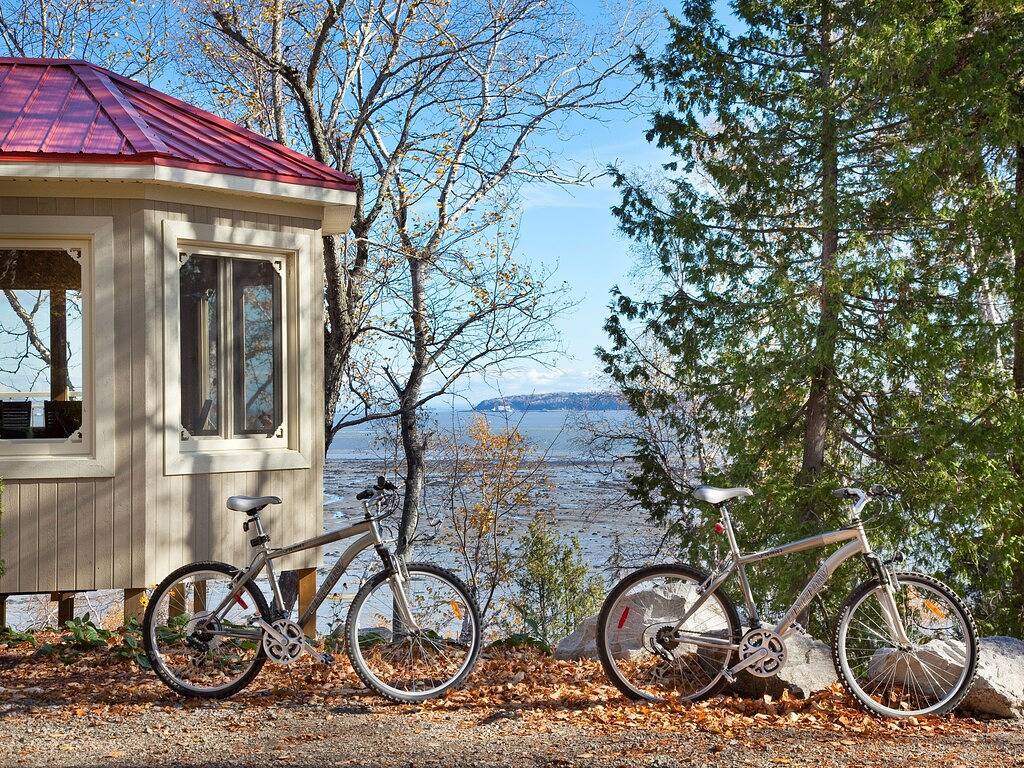 Les Echos du Fleuve, neues Haus am Ufer des Saint-Lawrence, Ski Le Massif in Le Massif
