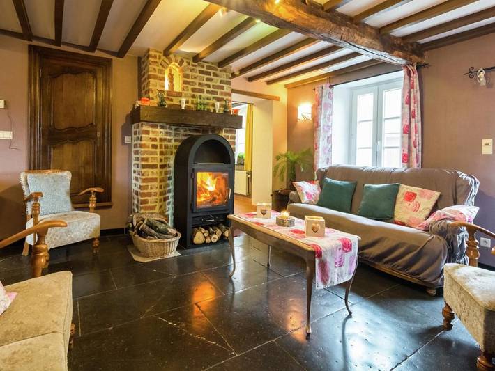 Location de vacances pour 9 personnes, avec terrasse et jacuzzi à Doische