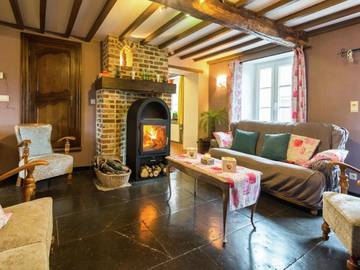 Gîte pour 9 personnes, avec jacuzzi et terrasse à Doische