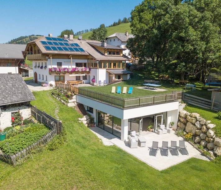 Appartamento per 5 persone, con Balcone e Idromassaggio nonché Terrazza e Giardino a Badia