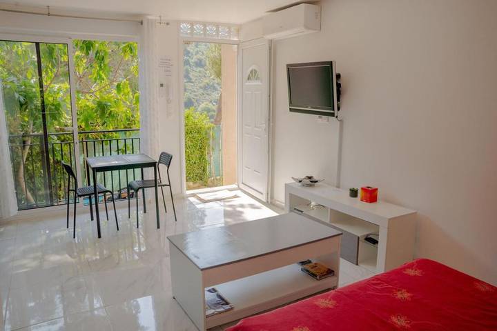 Gîte pour 2 personnes, avec jardin ainsi que terrasse et vue à La Turbie - 2