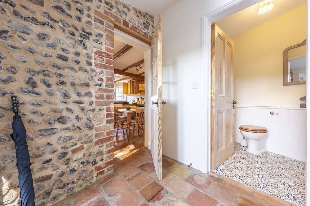 Owl Cottage (S), Stiffkey, Norfolk in Stiffkey, Norfolk Coast