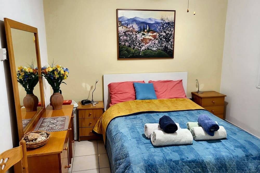 Entire apartment, Award-winning 3-bed apartment near beach and all facilities in Paphos, South Cyprus