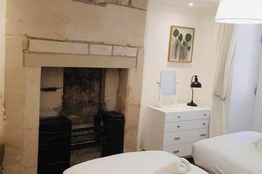 Ganze Wohnung, Gratis Parkplätze! Ceres - 2-stöckiges, atemberaubendes Apartment mit Innenhof und Balkon im Herzen von Bath! in Bath, Bath & Nord Ost Somerset
