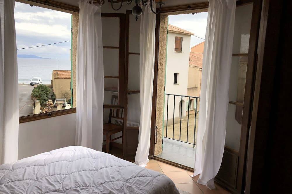 A 50 metros del mar, casa en el corazón del pueblo, tiendas, playas y puerto. in Macinaggio, Tomino