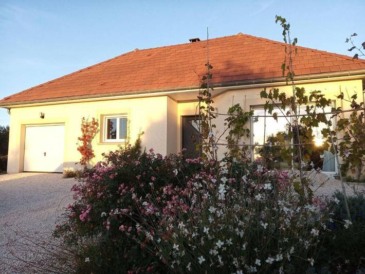 Location de vacances pour 4 personnes, avec jardin à La Chapelle-sous-Brancion - 2
