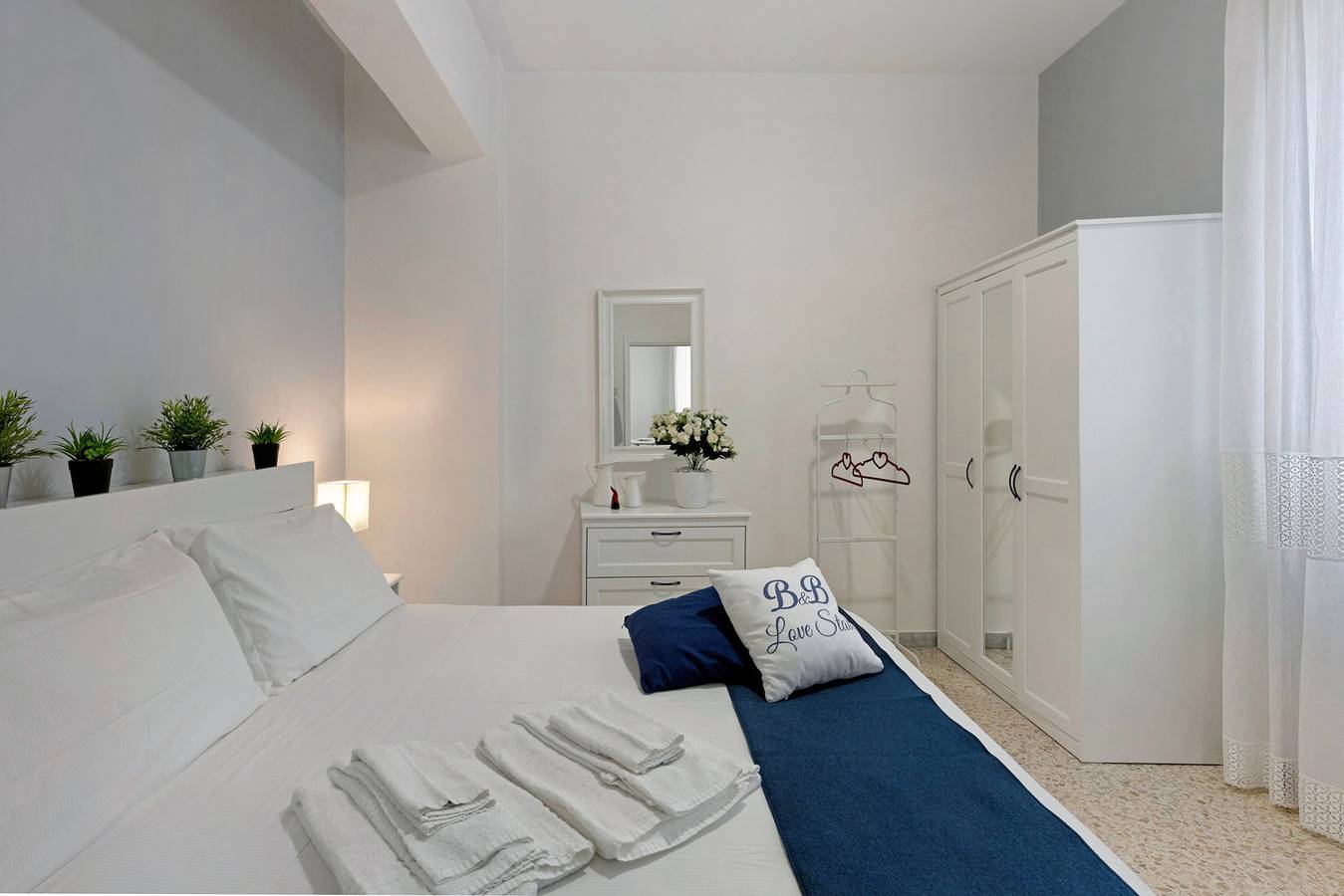 Guest House 'Love Stabia' with Private Terrace, Wi-Fi and Air Conditioning in Castellammare di Stabia, Naples Province