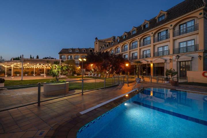 Apartamento para 2 personas, con jardín además de terraza y piscina en Úbeda