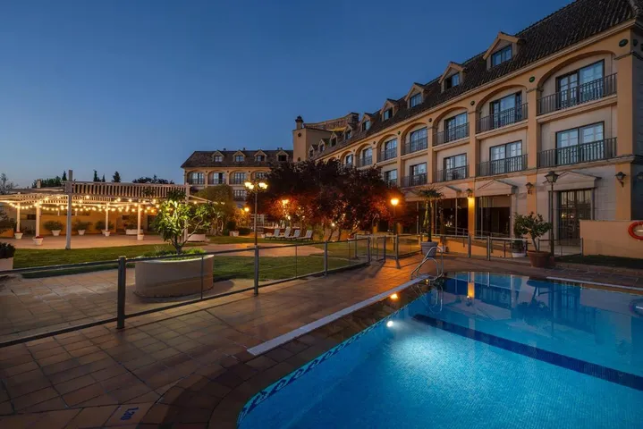 Hotel para 2 personas, con jardín además de piscina y terraza - 1