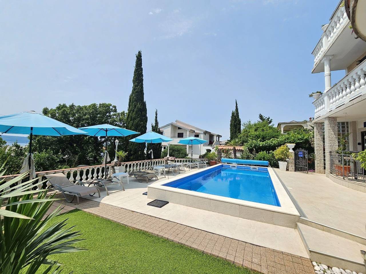 Cijeli apartman, Studio apartment with balcony and shared outdoor pool in Novi Vinodolski, Primorsko-goranska županija