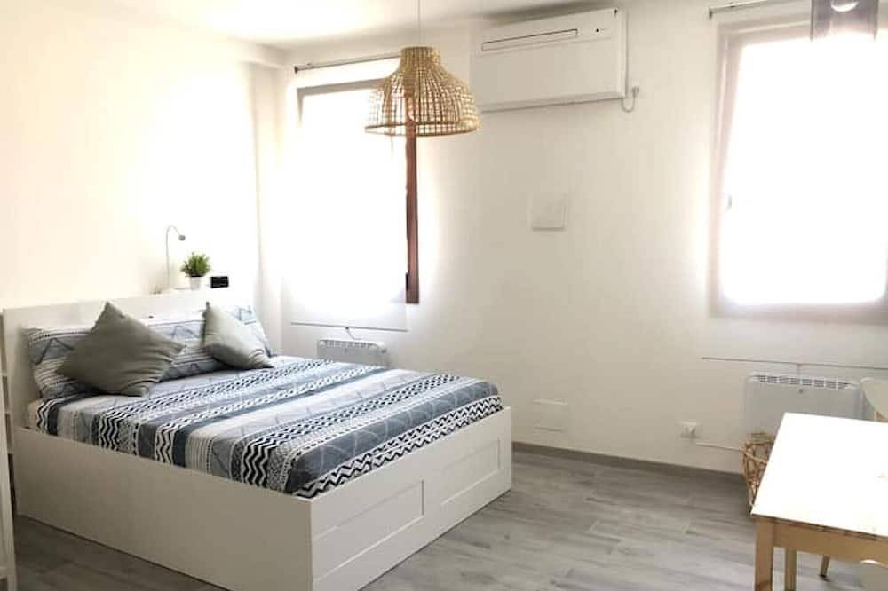 Entire apartment, Casa Vetrai Overlook Canal in Murano - Venice in Murano, Venice Province