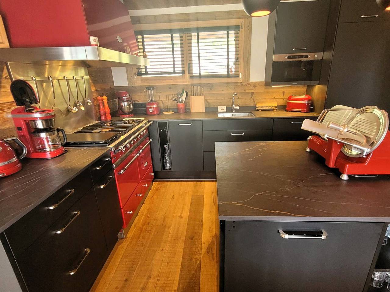 Chalet de luxe aux Gets avec jacuzzi et animaux admis, proche pistes in Les Gets, Les Portes du Soleil