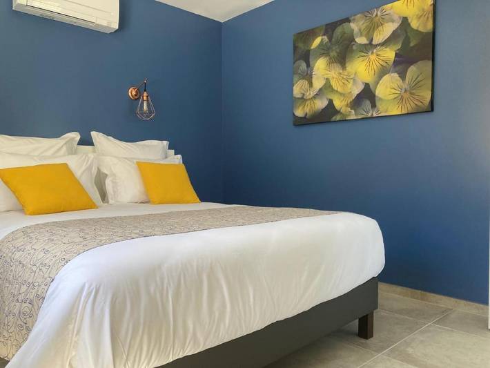 Location de vacances pour 2 personnes, avec jacuzzi et sauna ainsi que jardin et piscine à Saint-Julien-de-Peyrolas - 4