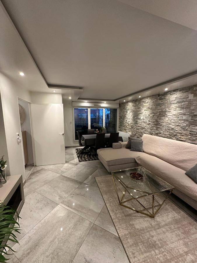 Appartement entier, Two-Bedroom Apartment in Rosny-sous-Bois, Seine-Saint-Denis