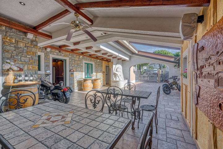 Vacation rental for 4 people, with balcony, kid friendly in Izola
