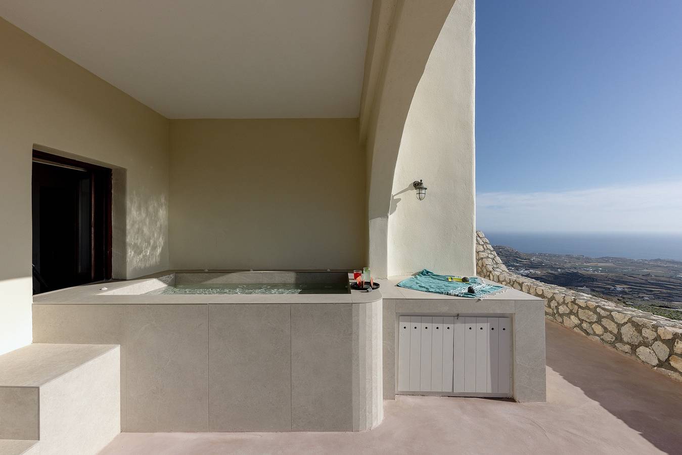 Geheel vakantieappartement, One bdr apartment for 4-Sea view-Hot Tub-Parking in Santorini