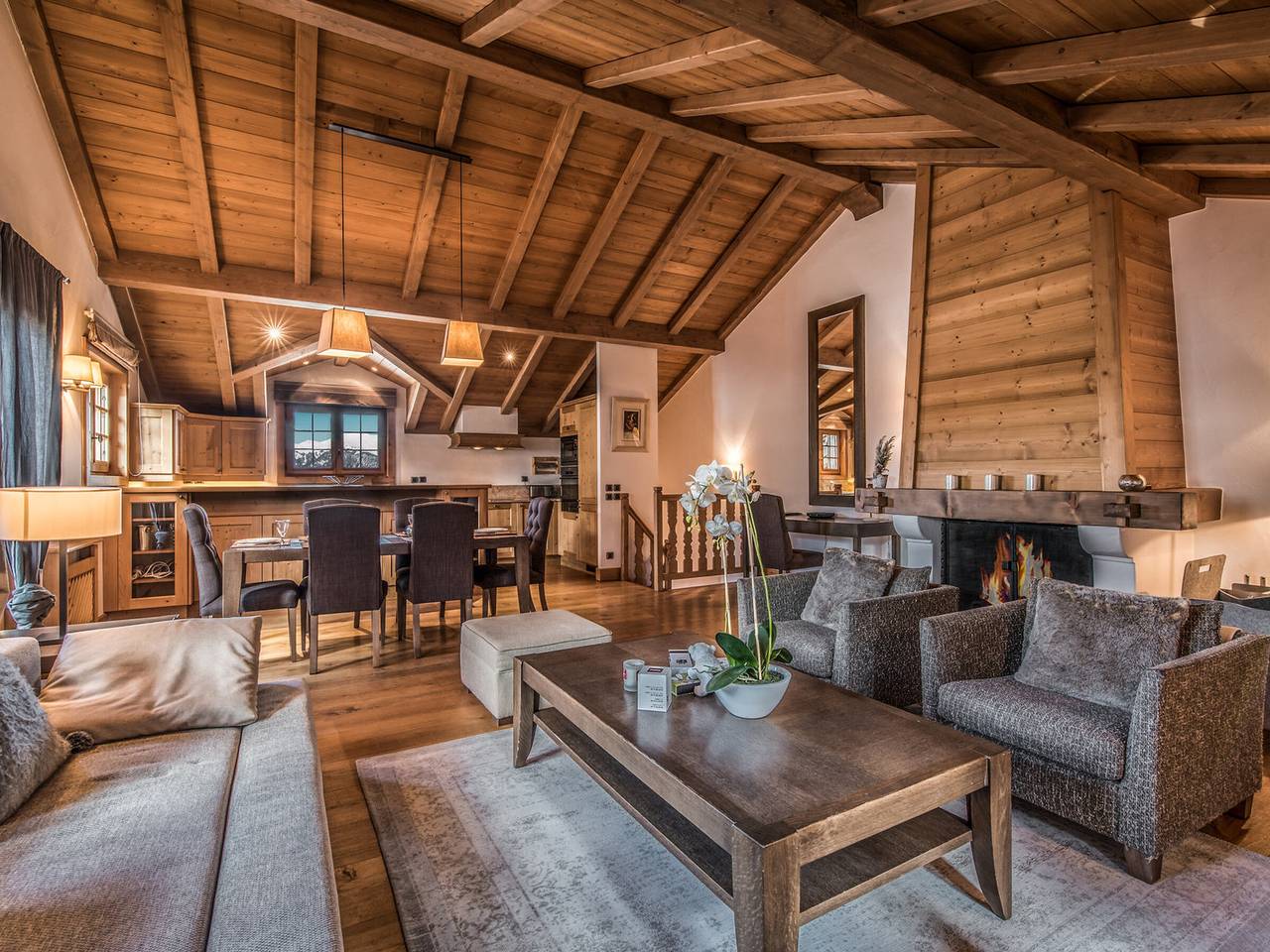 Entire apartment, Central duplex in Courchevel with fireplace, balcony, and Wifi in Courchevel 1850, Saint-Bon-Tarentaise