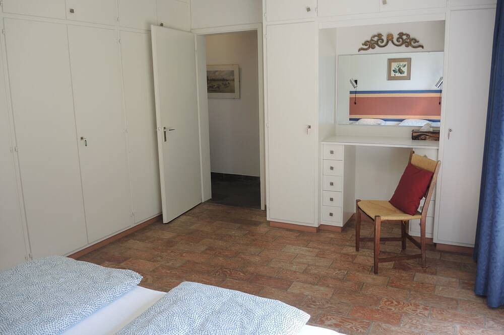 Ferienhaus mit Aussenpool und Blick auf den See, verspricht Ruhe und Privatsphär in Porta (Brissago), Brissago