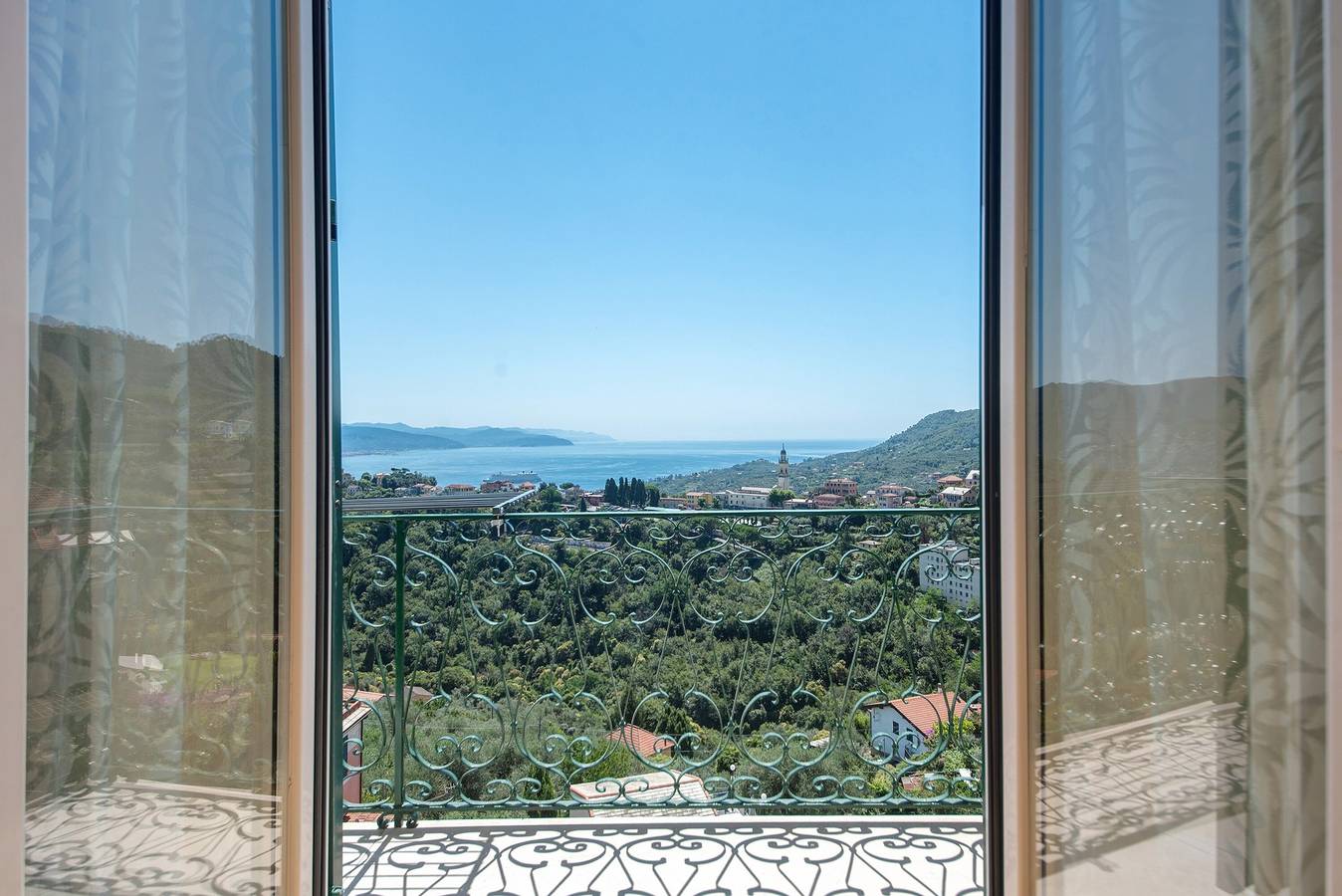 Holiday Home 'Casa Dica San Lorenzo' with Sea View, Private Terrace and Wi-Fi in San Lorenzo della Costa, Santa Margherita Ligure