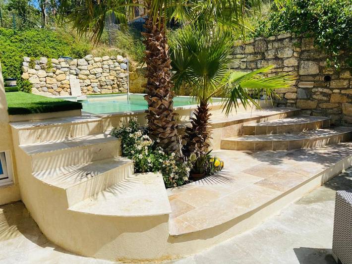 Ferienhaus für 6 Personen, mit Terrasse und Garten sowie Pool und Ausblick