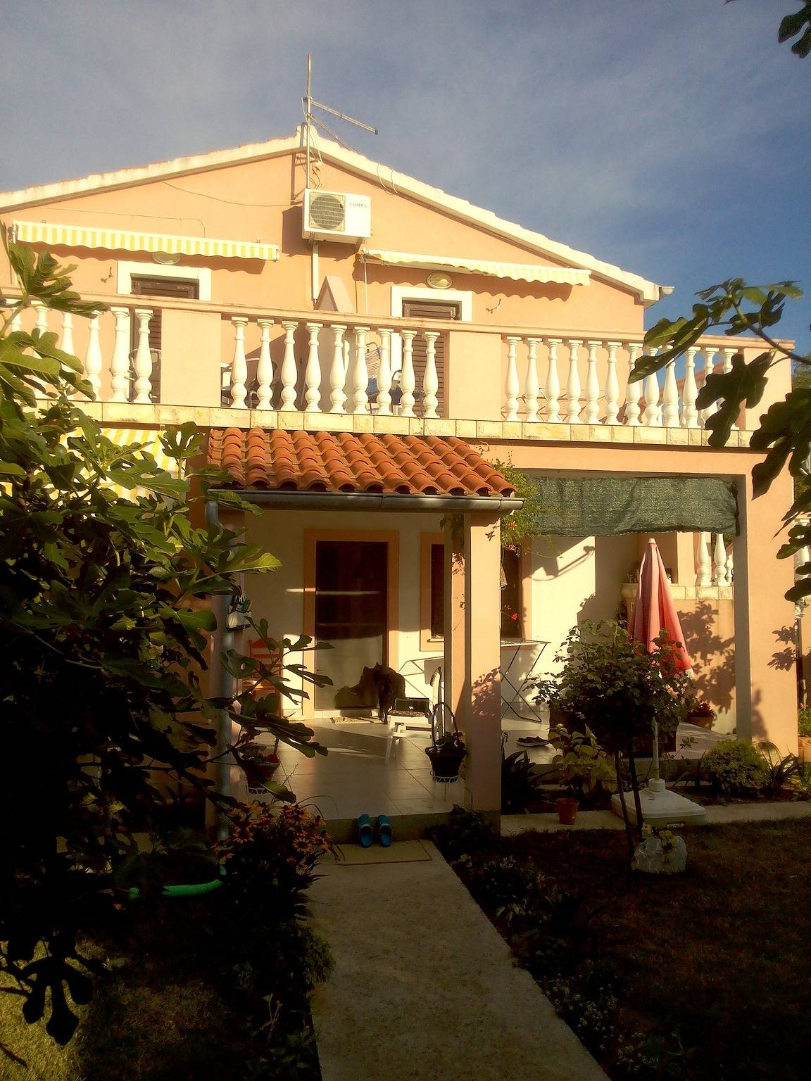 Ganze Wohnung, 2-Zimmer-Ferienwohnung mit Terrasse Privlaka, Zadar A-14654-a in Privlaka, Zadar